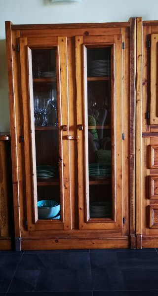 Glas Vitrine, viel Stauraum