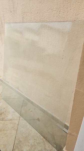 Glasplatte 122 x 122 in Port Verd zu verschenken