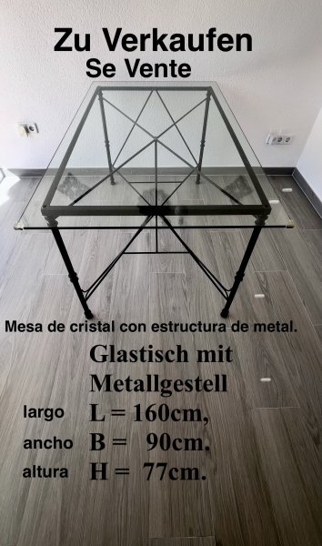 Glastisch mit Metallgestell