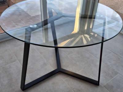 Round Glass Table 100cm with Black Metal Frame