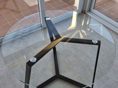 Round Glass Table 100cm with Black Metal Frame