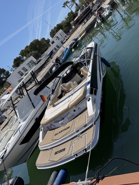 Glastron GT229 Cabin Cruiser 2017 well maintained only 267 h Cala Dór