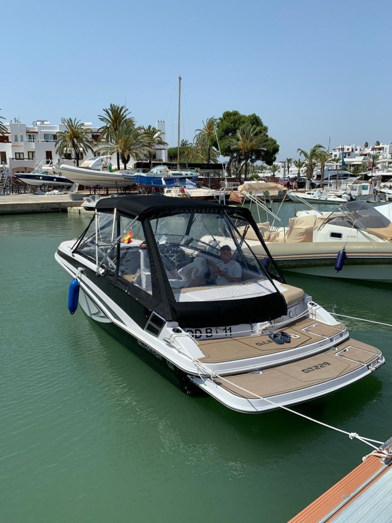 Glastron GT229 Cabin Cr 2017 sehr gepflegt nur 267 h Cala Dór
