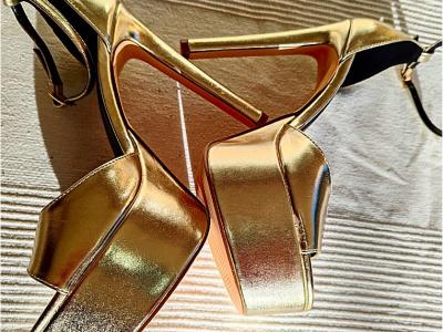 goldene High-Heel-Plateau-Sandalen der Marke Tulipano, Gr. 38, wie Neu