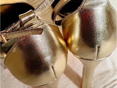 goldene High-Heel-Plateau-Sandalen der Marke Tulipano, Gr. 38, wie Neu