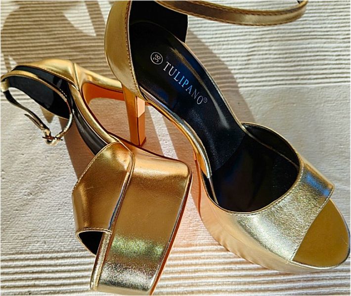 goldene High-Heel-Plateau-Sandalen der Marke Tulipano, Gr. 38, wie Neu