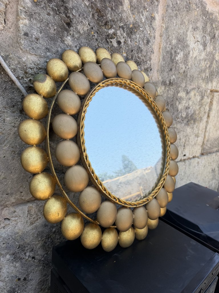 Goldener Vintage-Spiegel