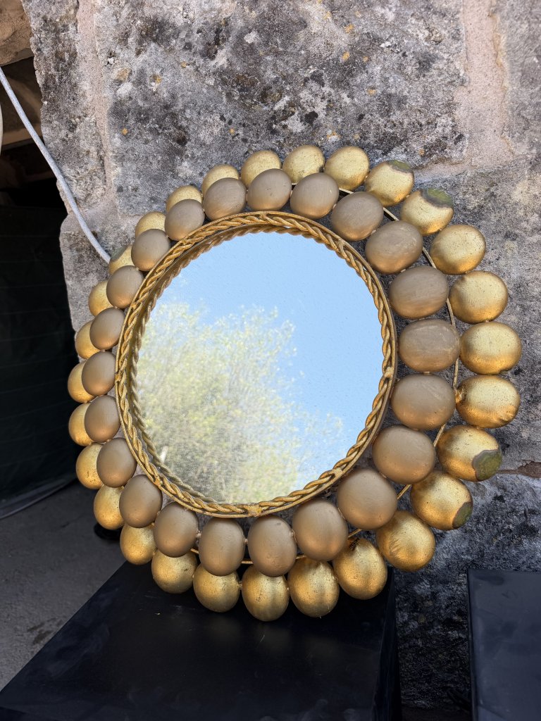 Goldener Vintage-Spiegel