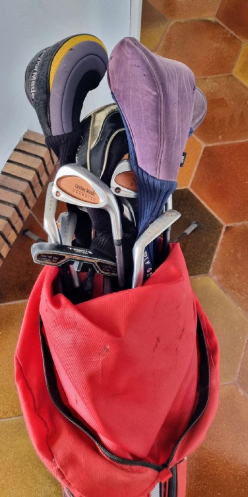 Golf-Komplettpaket-Set: Golfausrüstungspaket mit Driver, Hölzern, Eisen, Putter und Standbag