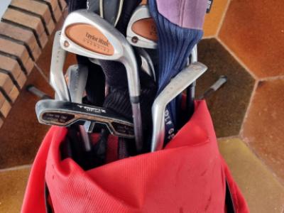 Golf-Komplettpaket-Set: Golfausrüstungspaket mit Driver, Hölzern, Eisen, Putter und Standbag