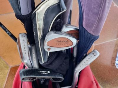 Golf-Komplettpaket-Set: Golfausrüstungspaket mit Driver, Hölzern, Eisen, Putter und Standbag
