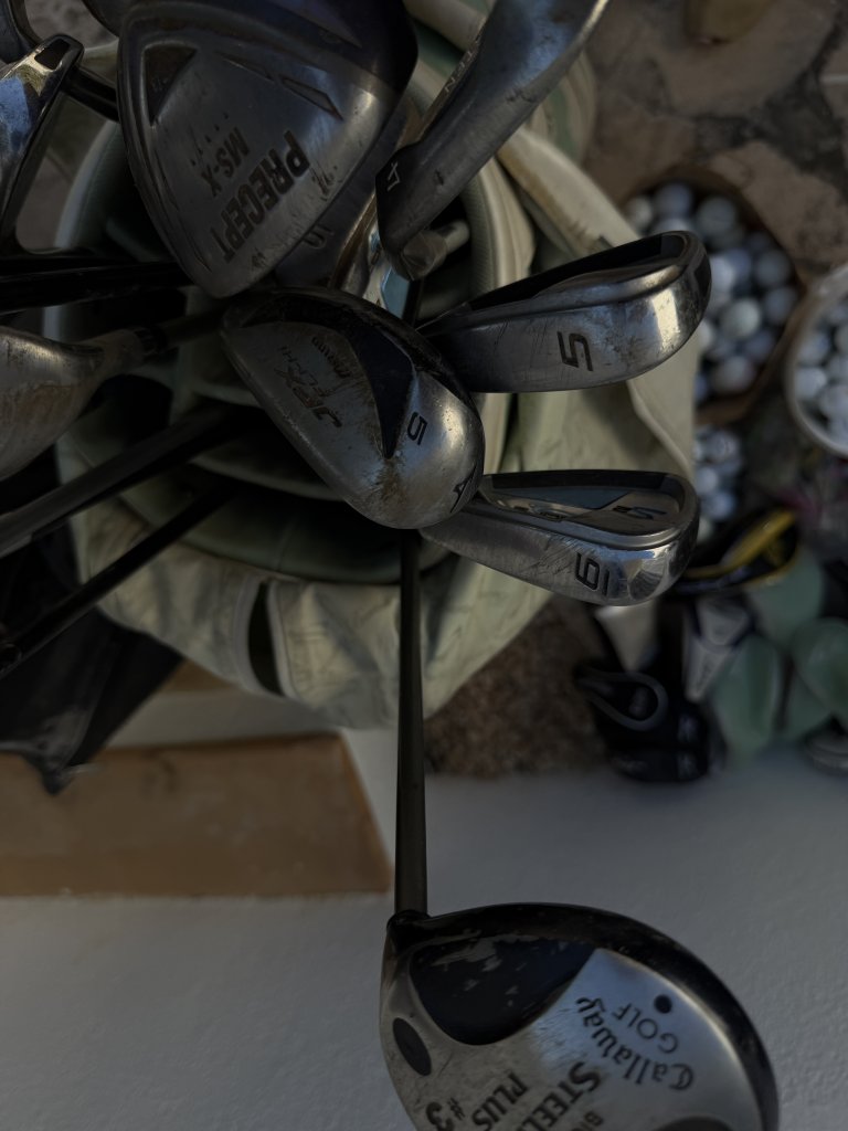 Golf Konvolut: 300 Bälle,34 Schläger,3 Golf-Trolley (2 elektrisch),4 Bags etc.