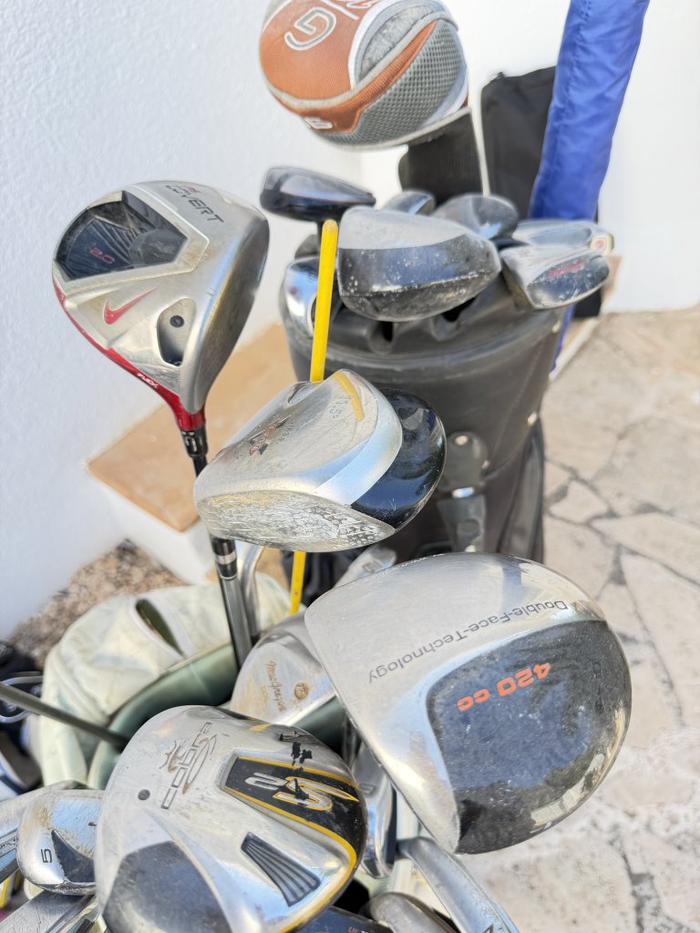 Golf Konvolut: 300 Bälle,34 Schläger,3 Golf-Trolley (2 elektrisch),4 Bags etc.