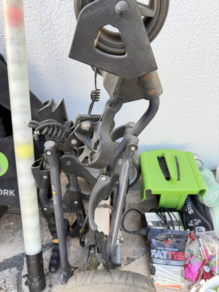 Golf Konvolut: 300 Bälle,34 Schläger,3 Golf-Trolley (2 elektrisch),4 Bags etc.