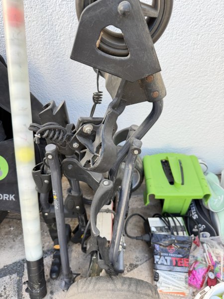 Golf Konvolut: 300 Bälle,34 Schläger,3 Golf-Trolley (2 elektrisch),4 Bags etc.