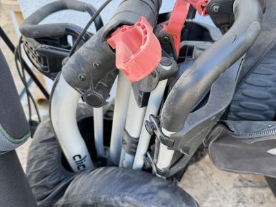 Golf Konvolut: 300 Bälle,34 Schläger,3 Golf-Trolley (2 elektrisch),4 Bags etc.