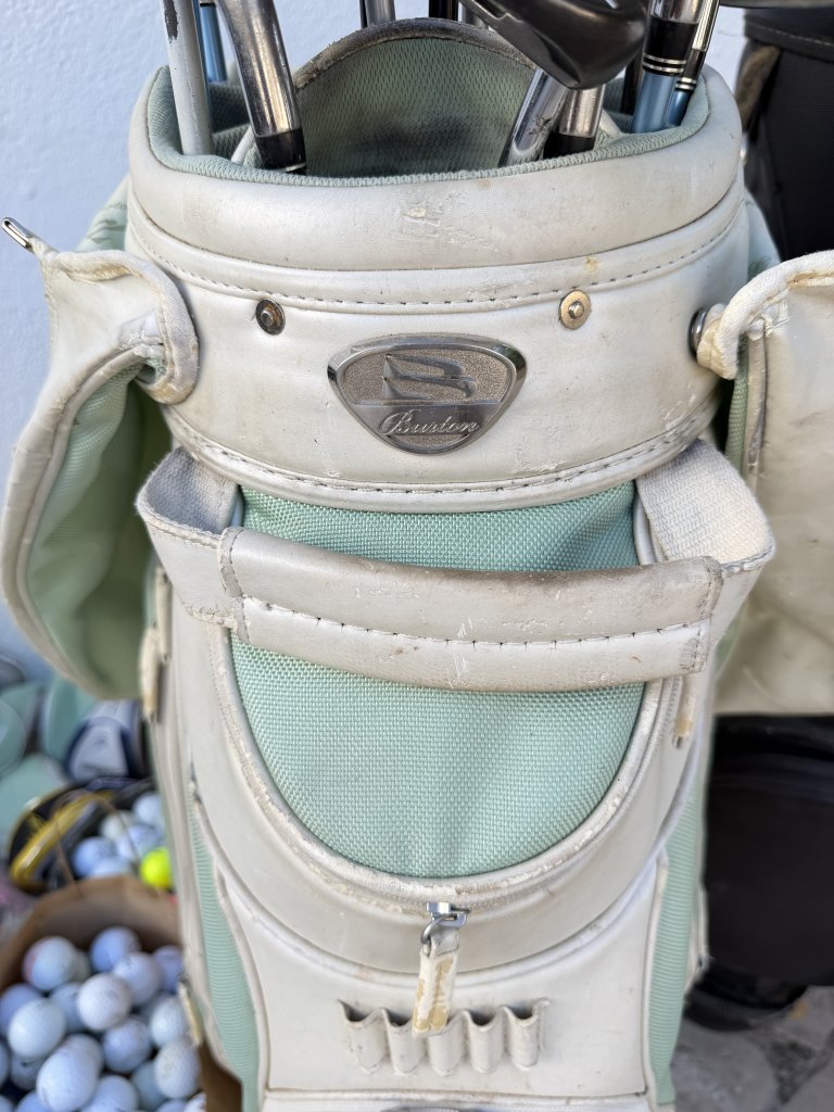 Golf Konvolut: 300 Bälle,34 Schläger,3 Golf-Trolley (2 elektrisch),4 Bags etc.