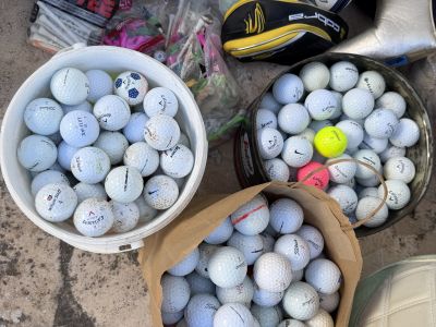 Golf Konvolut: 300 Bälle,34 Schläger,3 Golf-Trolley (2 elektrisch),4 Bags etc.