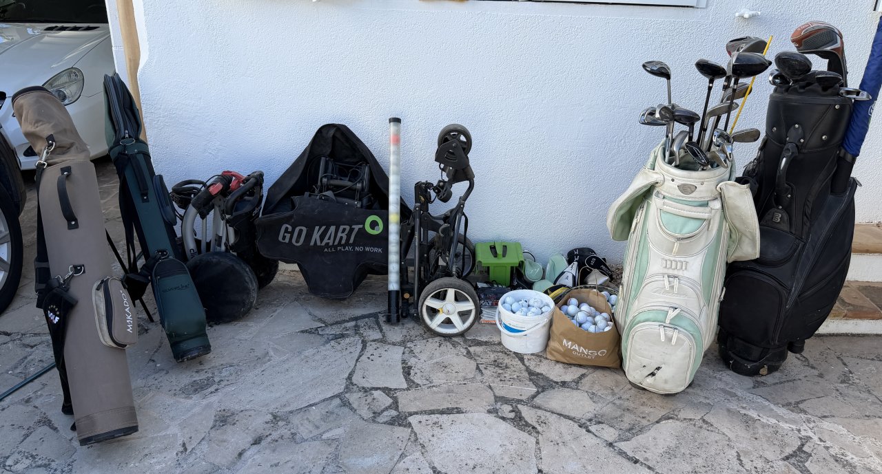 Golf Konvolut: 300 Bälle,34 Schläger,3 Golf-Trolley (2 elektrisch),4 Bags etc.
