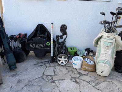 Golf Konvolut: 300 Bälle,34 Schläger,3 Golf-Trolley (2 elektrisch),4 Bags etc.