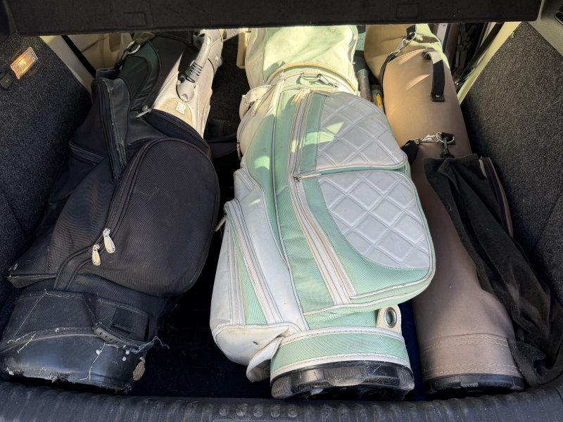 Golf Konvolut: 300 Bälle,34 Schläger,3 Golf-Trolley (2 elektrisch),4 Bags etc.