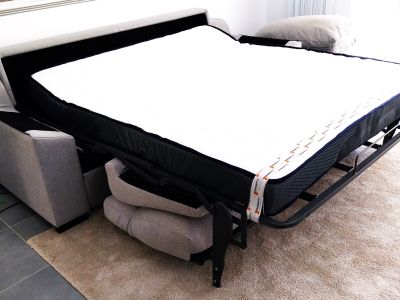 Graues Schlafsofa