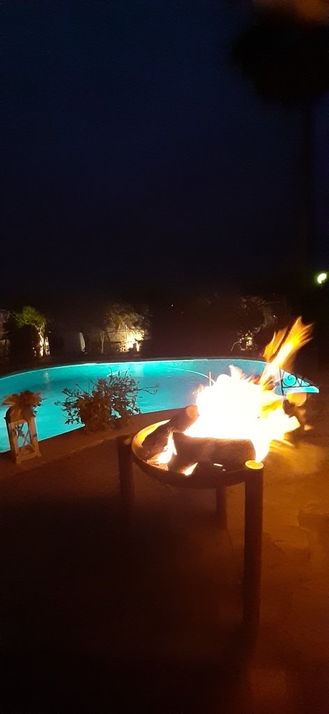 GRILL WITH FIRE BOWL