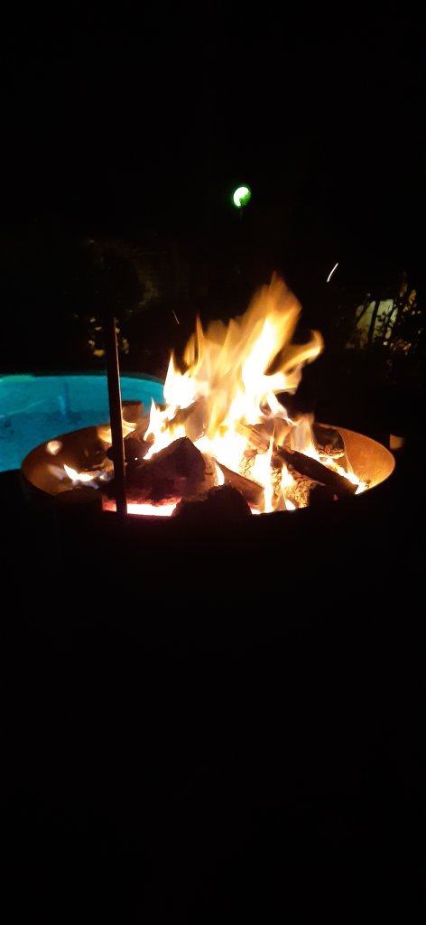 GRILL WITH FIRE BOWL