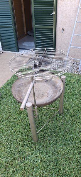 GRILL WITH FIRE BOWL
