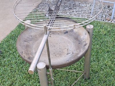 GRILL WITH FIRE BOWL