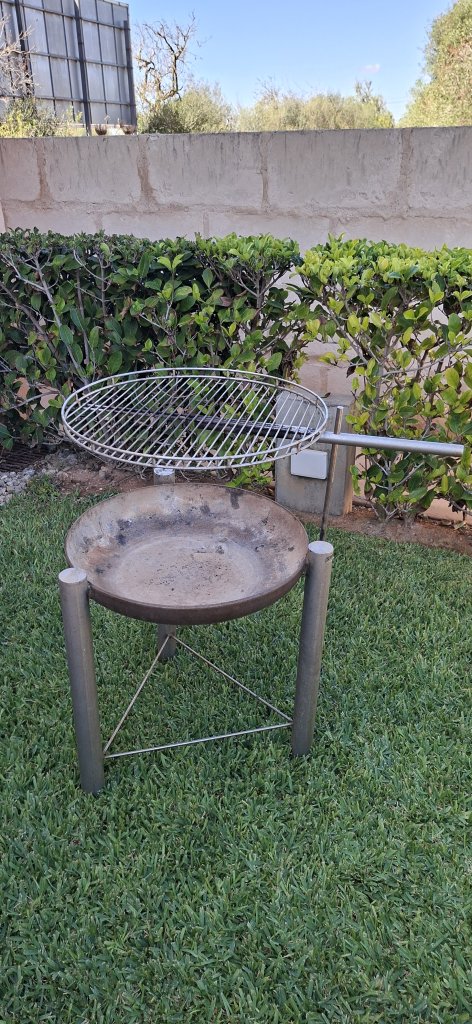 GRILL WITH FIRE BOWL