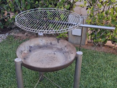GRILL WITH FIRE BOWL