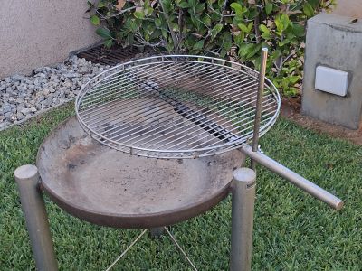 GRILL WITH FIRE BOWL