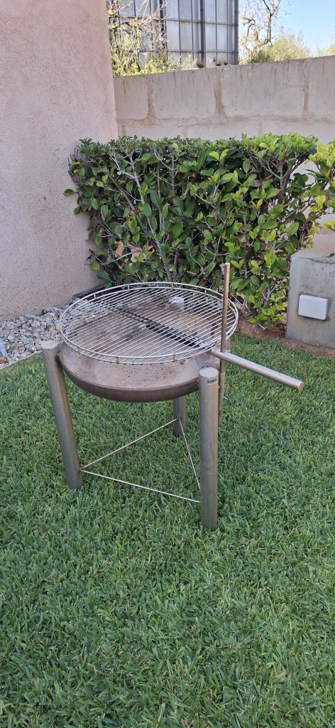 GRILL WITH FIRE BOWL