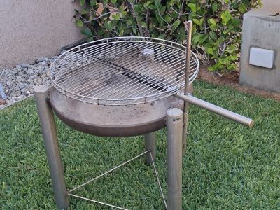 GRILL WITH FIRE BOWL