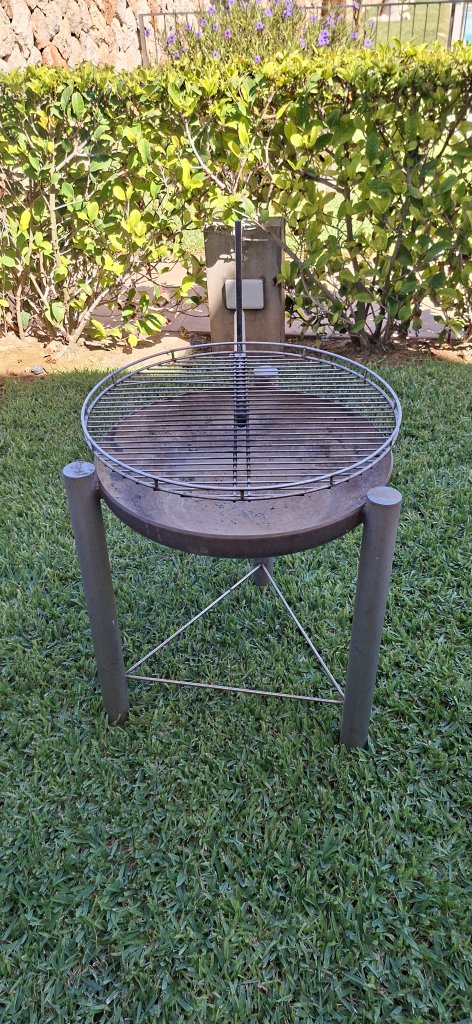 GRILL WITH FIRE BOWL