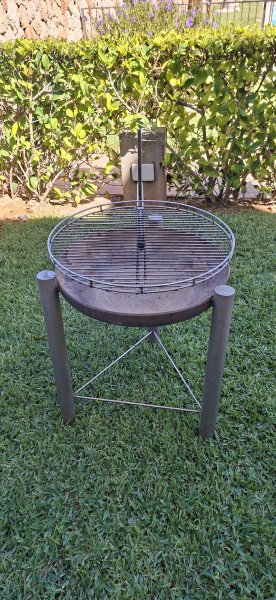 GRILL WITH FIRE BOWL