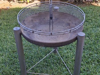 GRILL WITH FIRE BOWL