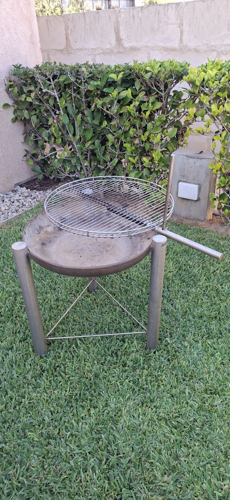GRILL WITH FIRE BOWL