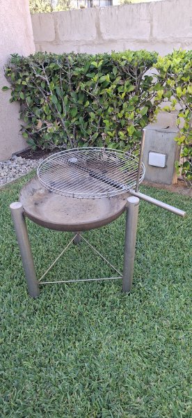 GRILL WITH FIRE BOWL
