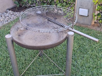 GRILL WITH FIRE BOWL