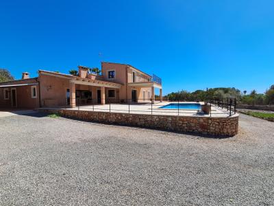 Large finca with 4 - 5 bedrooms, separate studio, heating, pool near Calonge - Cala Dor - F 10