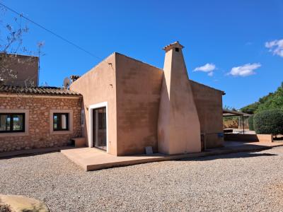 Large finca with 4 - 5 bedrooms, separate studio, heating, pool near Calonge - Cala Dor - F 10