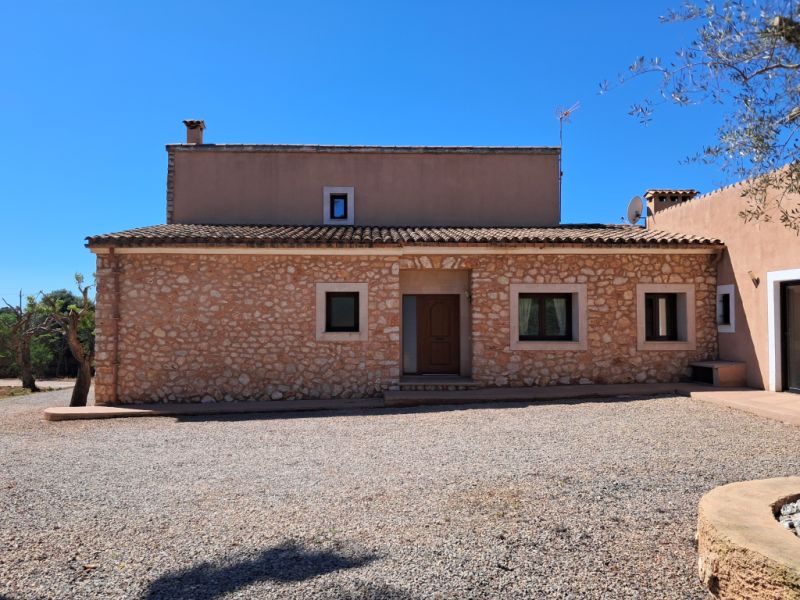 Large finca with 4 - 5 bedrooms, separate studio, heating, pool near Calonge - Cala Dor - F 10