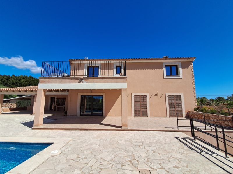 Large finca with 4 - 5 bedrooms, separate studio, heating, pool near Calonge - Cala Dor - F 10