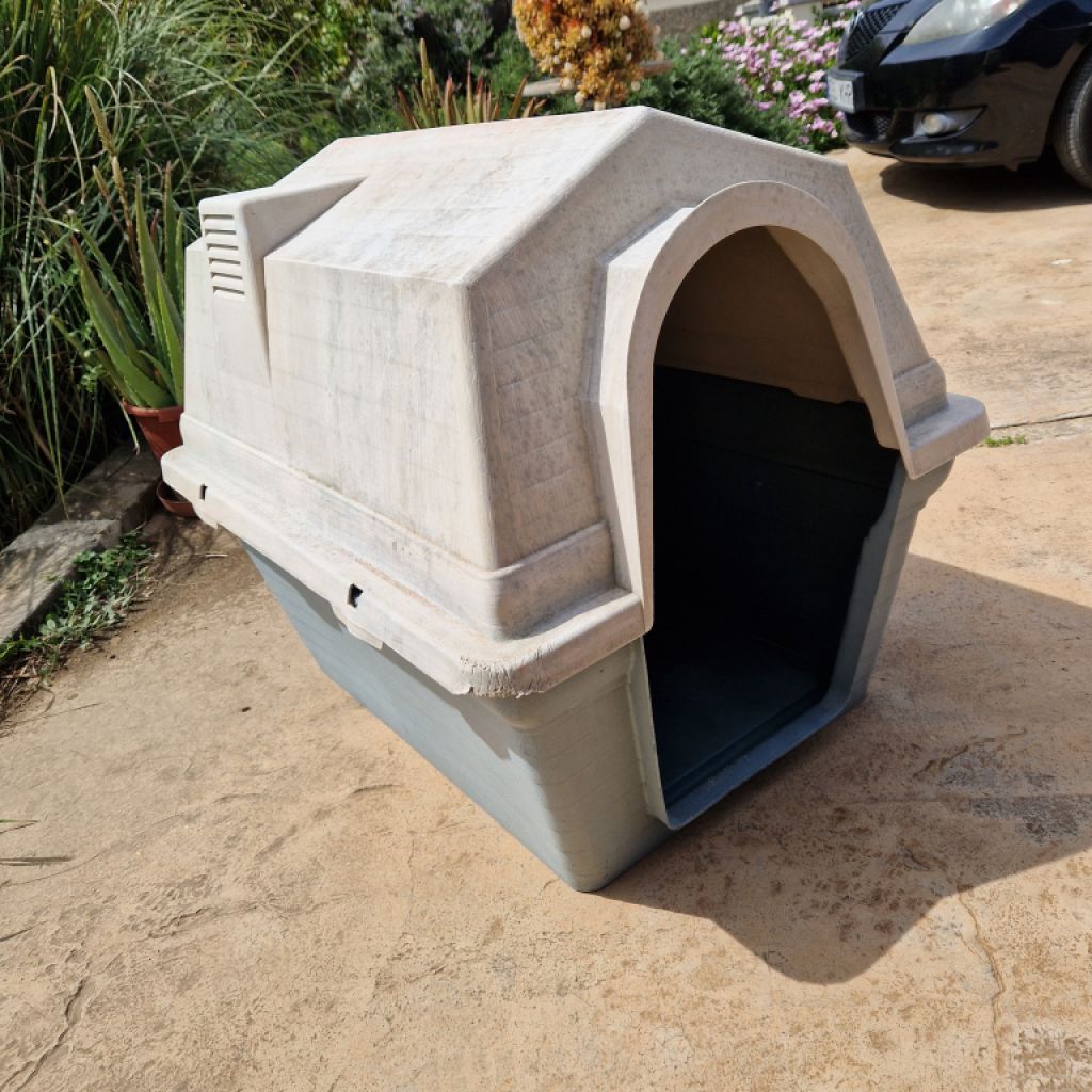 Große Hundehütte, sehr stabil