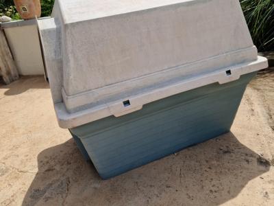 Große Hundehütte, sehr stabil