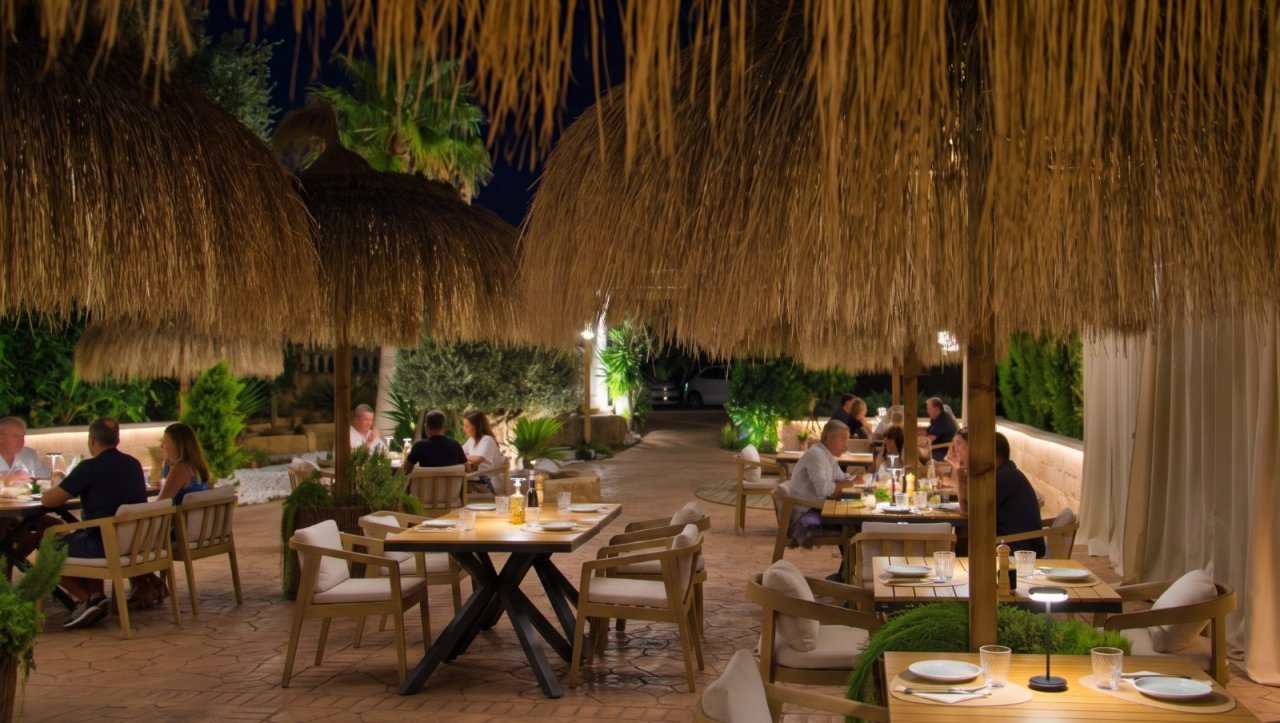 GRAN OPORTUNIDAD DE INVERSIÓN EN MALLORCA RESTAURANTE MODERNIZADO Y TOTALMENTE EQUIPADO