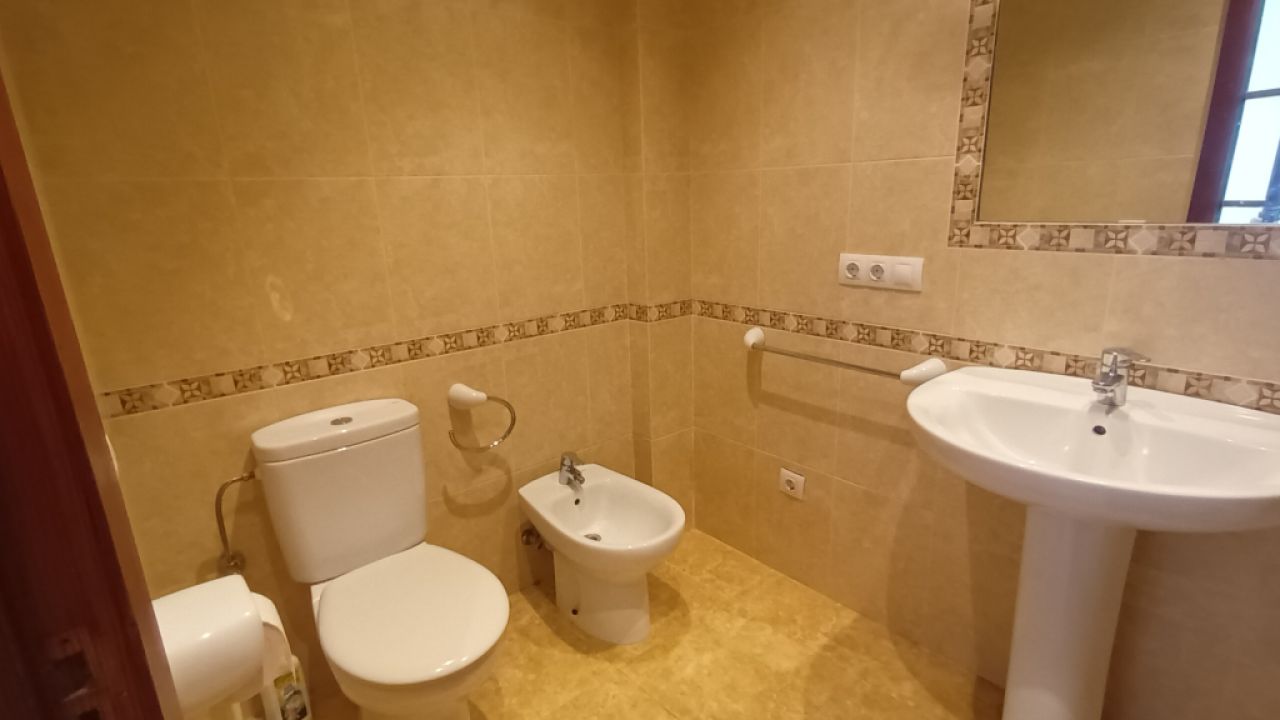 Grosse und teilmöblierte Wohnung mit überdachter Terrasse in Santanyi --- AP 64