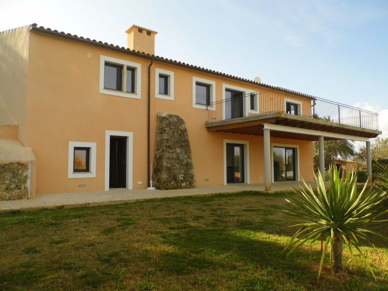 Grosse und unmöbierte Finca mit 2 sep Einheiten und Pool bei Felanitx-Campos --- F 46